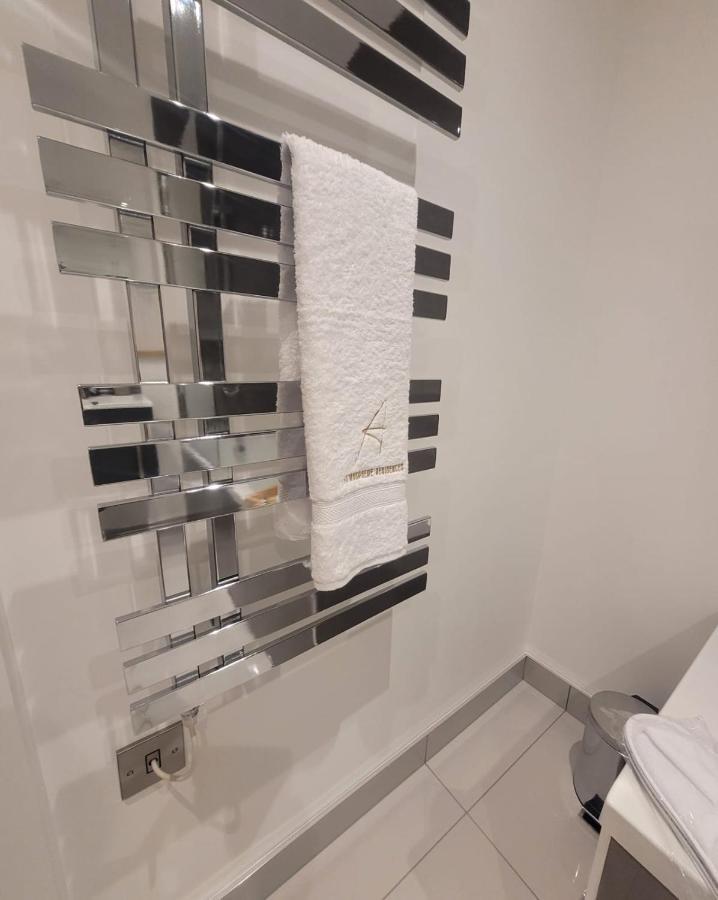 Luxury 1 Bed Apartment In The Heart Of Rochester Wainscot Luaran gambar